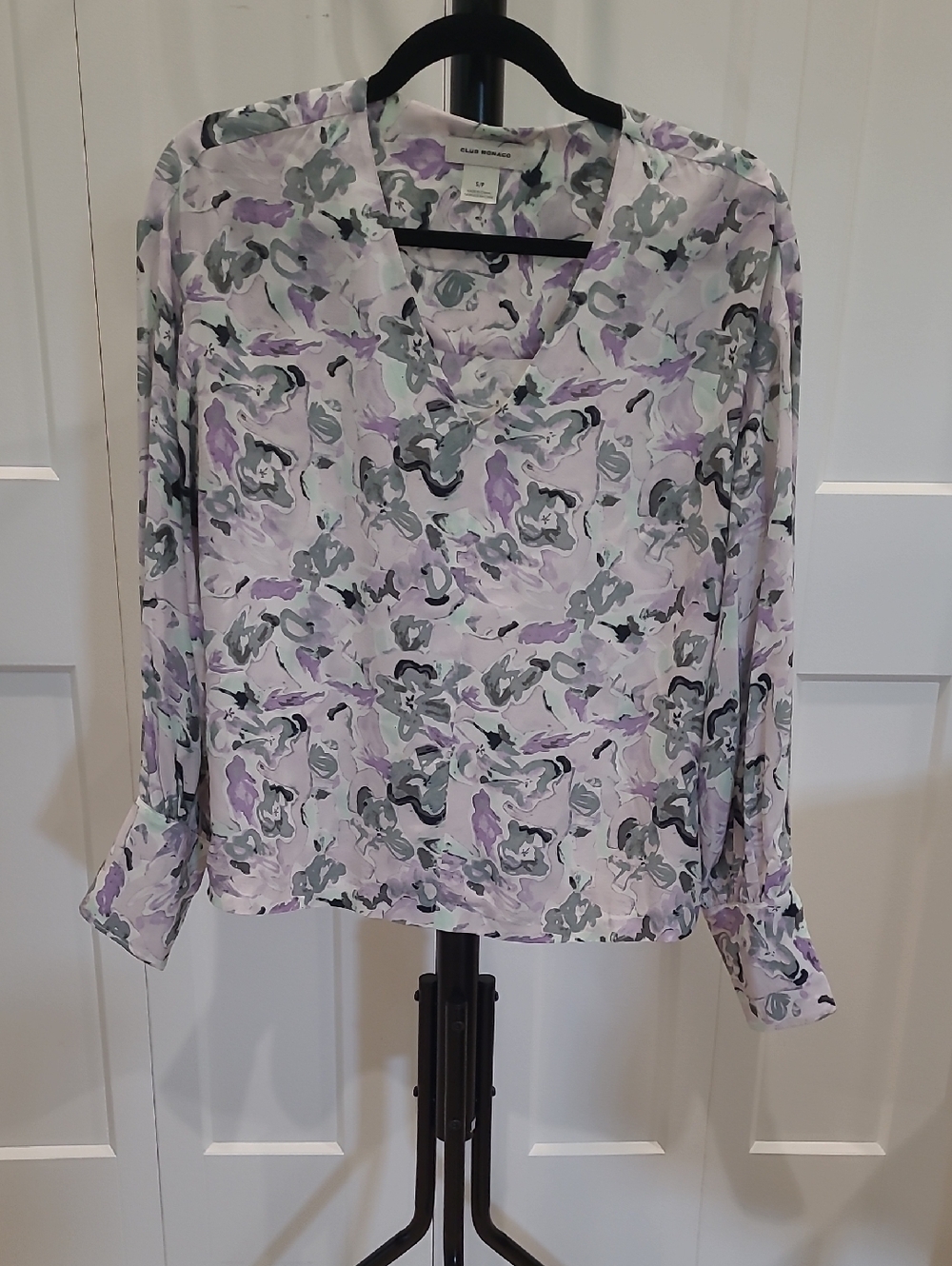 Club Monaco Lavender and Gray Abstract Print V-Neck Blouse